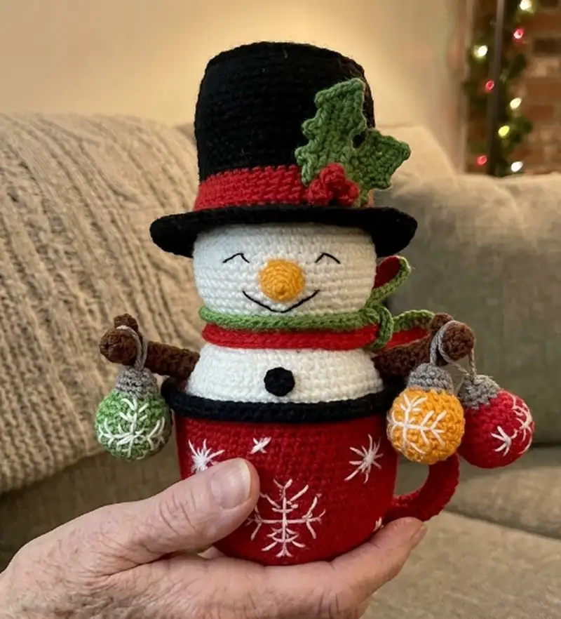 Complimentary Intermediate crochet pattern: The Snowman Mug Amigurumi Pattern - Simple to follow guide