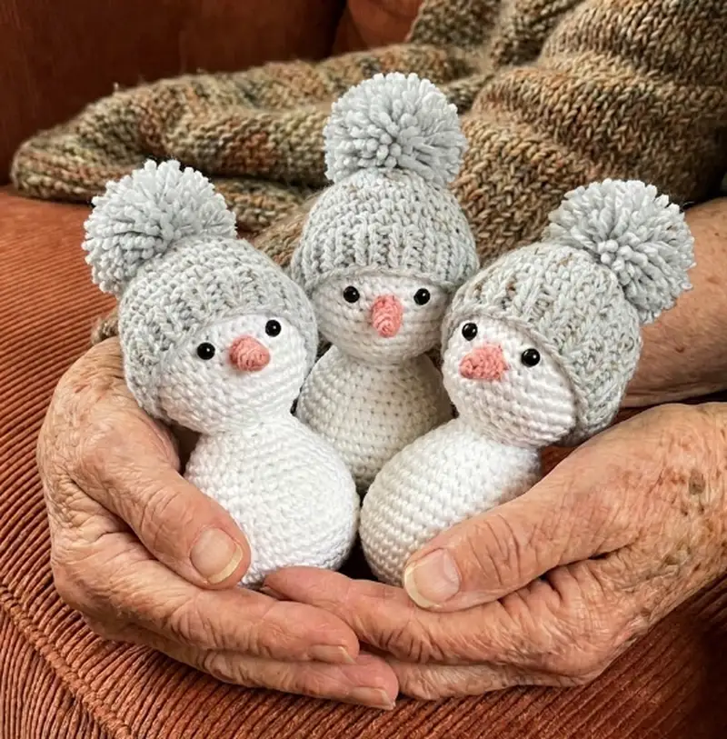 Complimentary Intermediate crochet pattern: Snowman Friends Amigurumi Pattern - Simple to follow guide