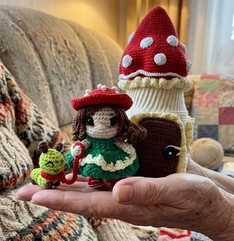 Quality crochet pattern: Amanita House Amigurumi Pattern - Intermediate level guide with complete instructions
