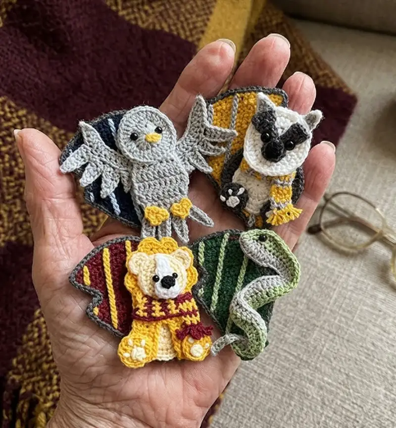 Quality crochet pattern: Houses of Wizardry Amigurumi Pattern - Intermediate level guide with complete instructions