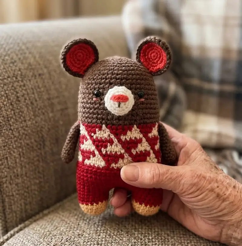 Complimentary Intermediate crochet pattern: Mini Mouse Amigurumi Pattern - Simple to follow guide