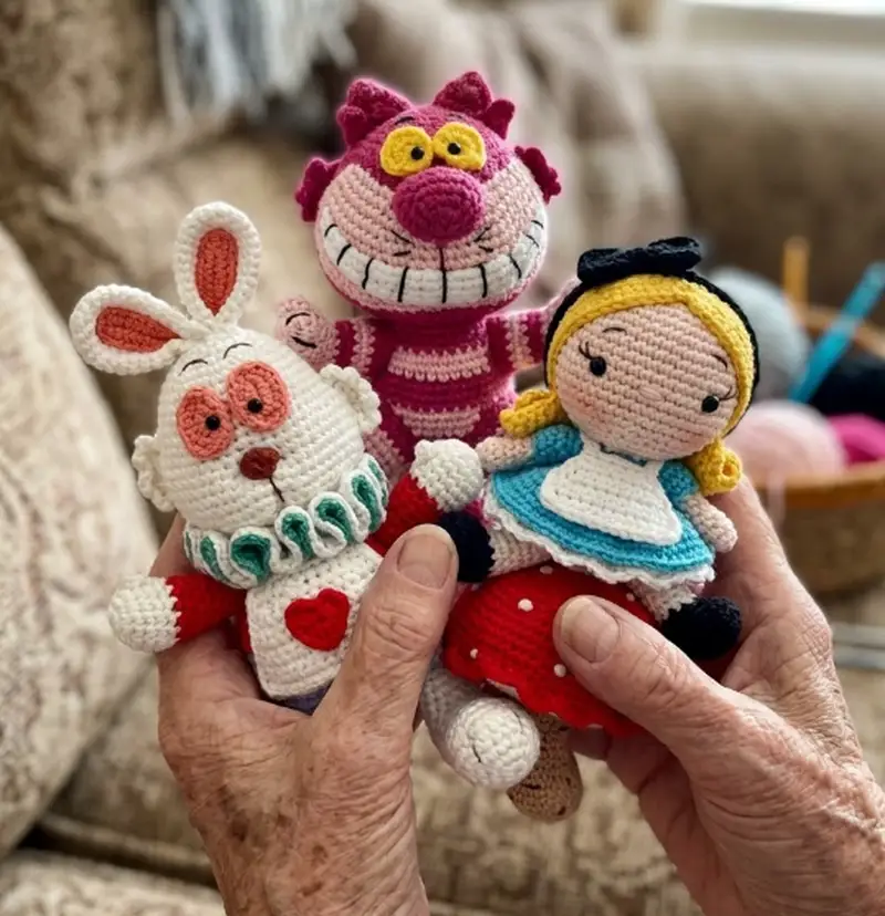 Quality crochet pattern: Alice in Wonderland Amigurumi Pattern - Intermediate level guide with complete instructions