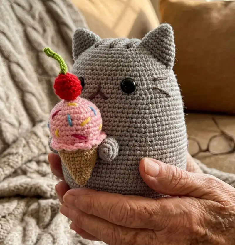 Complimentary Intermediate crochet pattern: Pusheen Cat with Ice Cream Amigurumi Pattern - Simple to follow guide